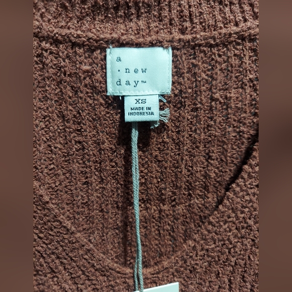 NWT Light Weight Sweater Tank XS - Picture 3 of 4